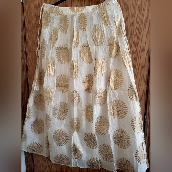 Golden foil design Skirt - Picture 2 of 3